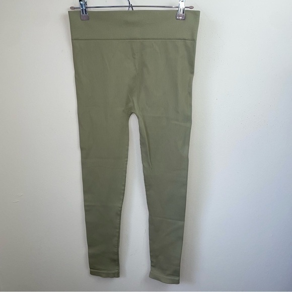 AVOCADO Seamless Ribbed Lightweight Sage Green Leggings - Picture 2 of 5